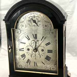 Engelse bracket- tafelklok met dubbele snek.