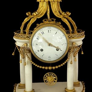 Louis Seize pendule.